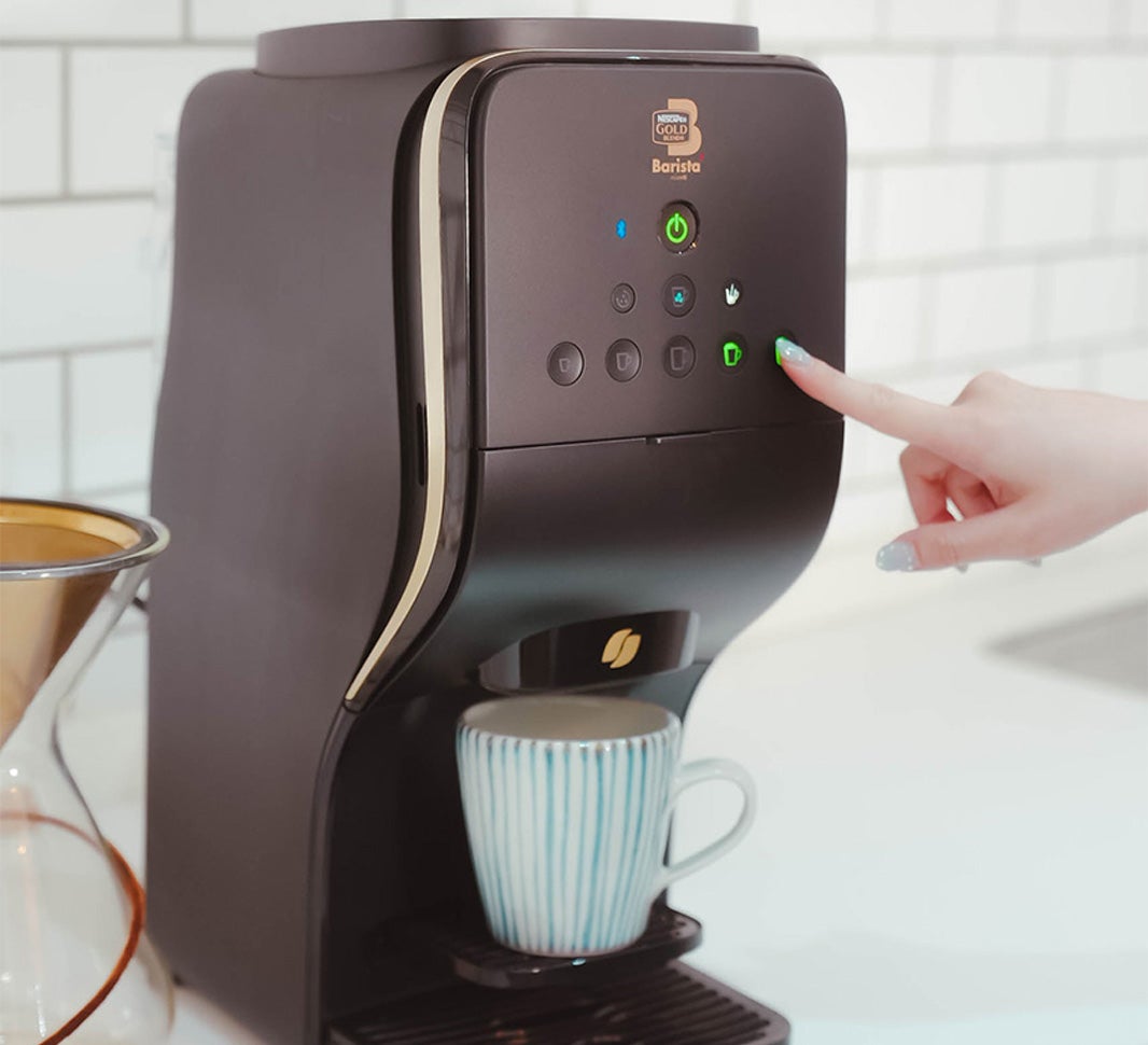 「記事執筆の合間には、甘いラテを」