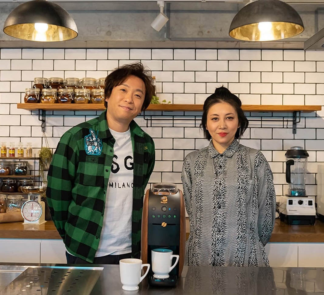 「コーヒーを片手に人間観察、インスピレーションを刺激する」