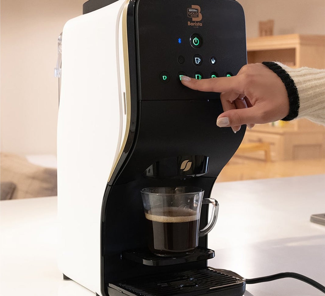 「少し背伸びをして、ブラックコーヒーを飲み始めた」