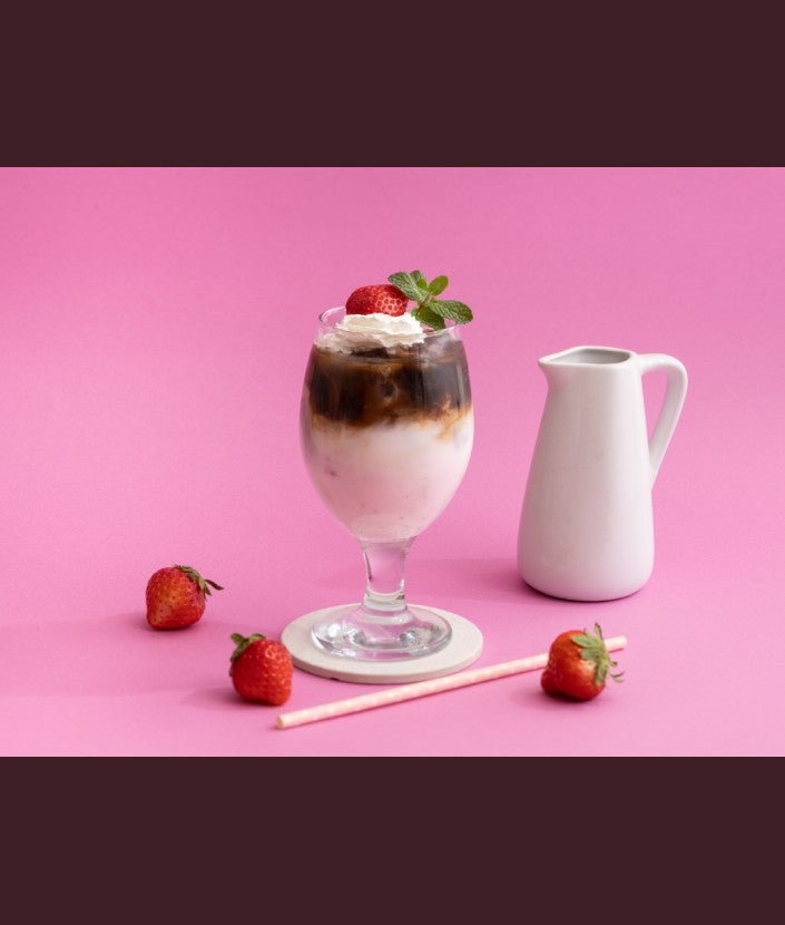 “ネスカフェ エスプレッソベース”で簡単！いちごミルクコーヒー ステップ 1