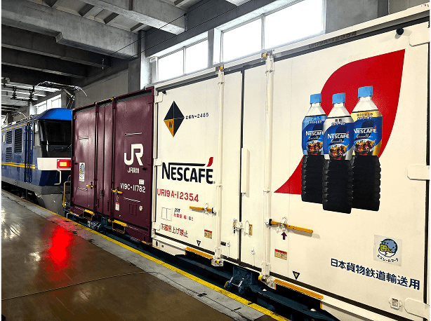 持続可能（サステナブル）な物流を目指して、鉄道輸送を推進しています。