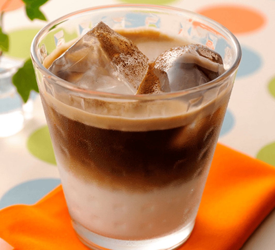 「ネスカフェ ゴールドブレンド バリスタ」で作る アイスカフェラテ