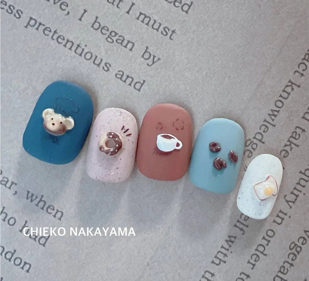「その日“かわいい”と思ったものを表現する、365日ネイル投稿」